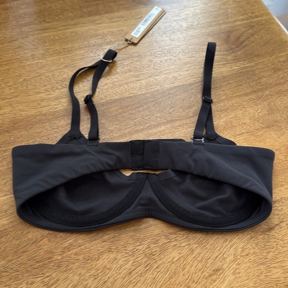SKIMS bra 32B - Picture 2 of 2